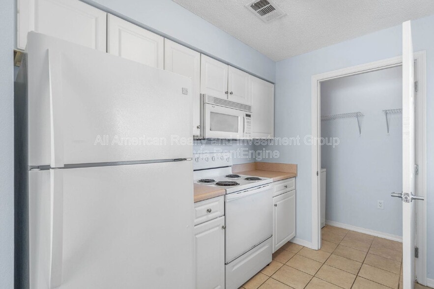 Building Photo - 4274 Calinda Ln