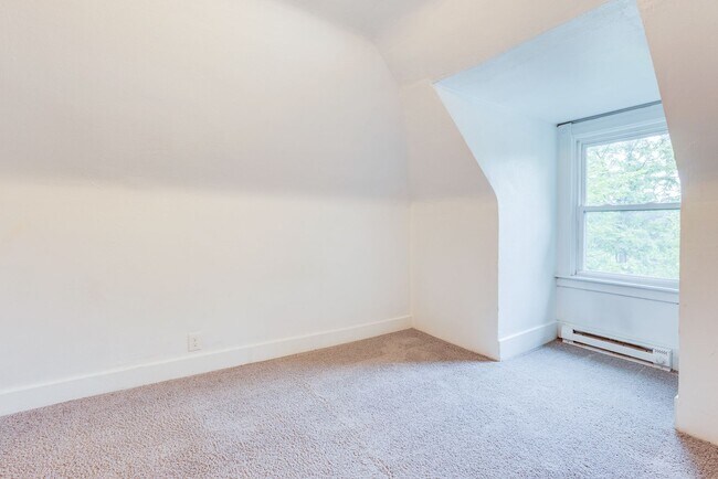 Building Photo - 406 Kingsboro St