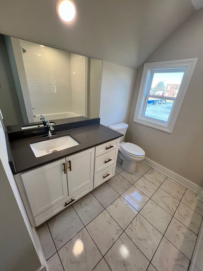 Building Photo - 301 N Main St