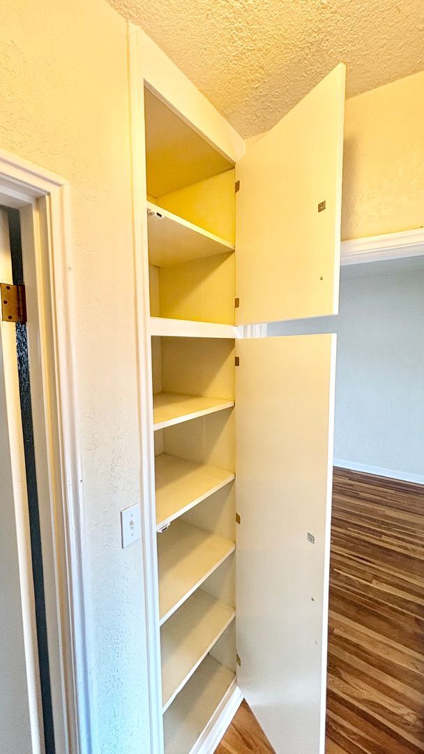 Building Photo - Modern Comfort in the Heart of Hosford Abernethy!