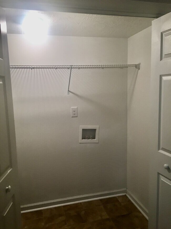 Building Photo - 2708 Blossom Dr