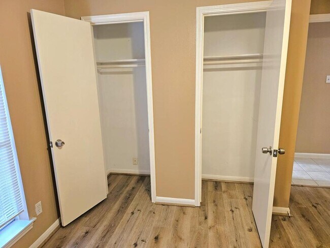 Building Photo - 2327 Shadbury Ct