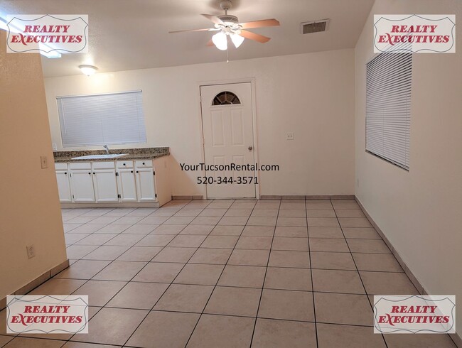 Building Photo - 3/1 with AC and a garage in Midvale Park N...