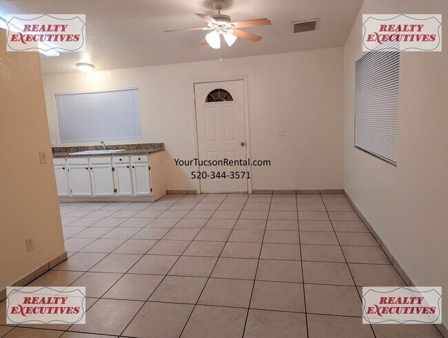 Building Photo - 3/1 with AC and a garage in Midvale Park Near Drexel Rd & Oak Tree Dr