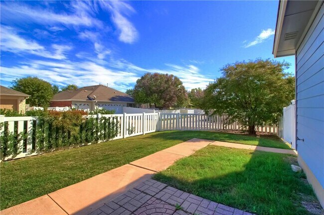 Building Photo - 706 Big Spring Dr