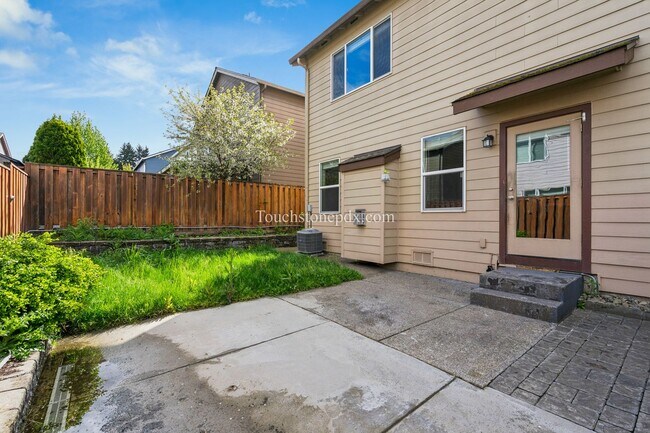 Building Photo - Spacious 4 BR 2.5 BA Home in Damascus