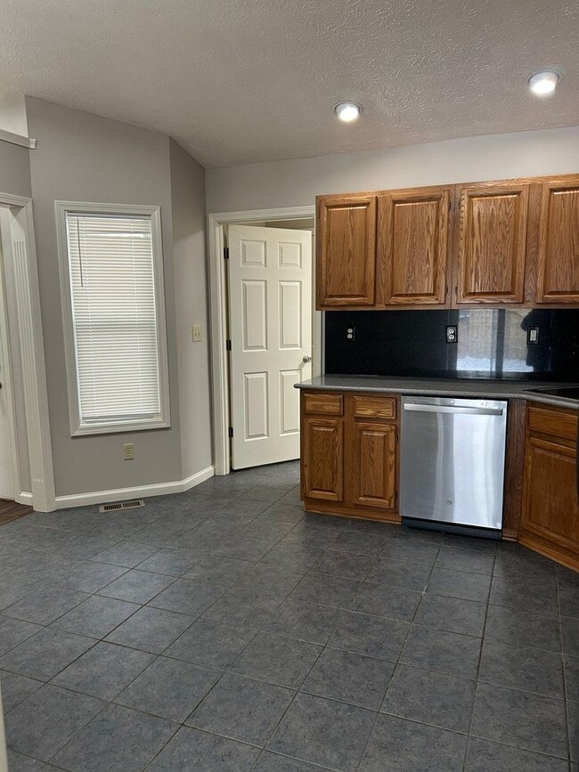 Building Photo - 1623 Lionheart Ln