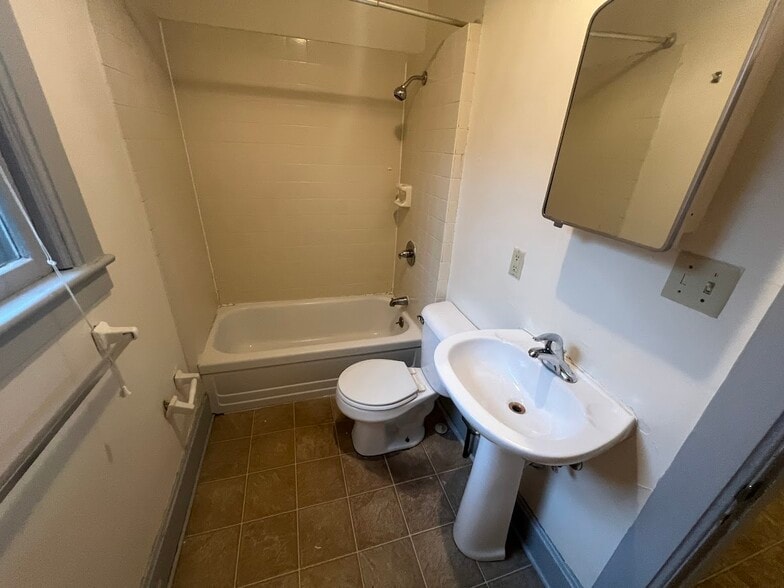 Building Photo - 221 N Livingston St