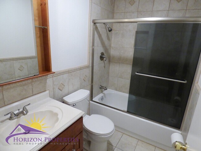 Building Photo - 3 Bed 2 Bath 1,317sqft Citrus Heights Home in Wildwood Estates
