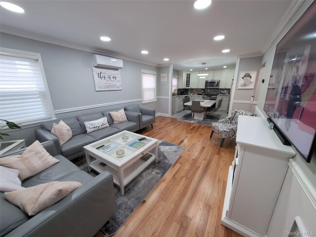 Building Photo - 512 E State St