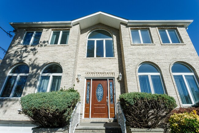 Building Photo - 599 Wilson Ave