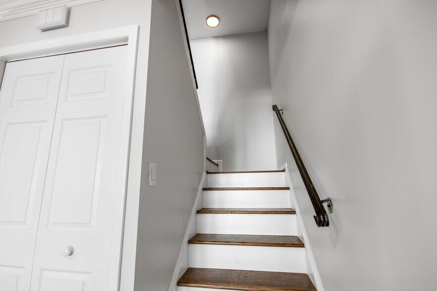 Building Photo - 14318 S Shore Ct