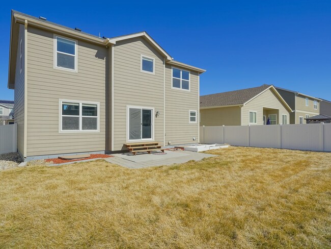 Building Photo - Amazing Cumberland Green home