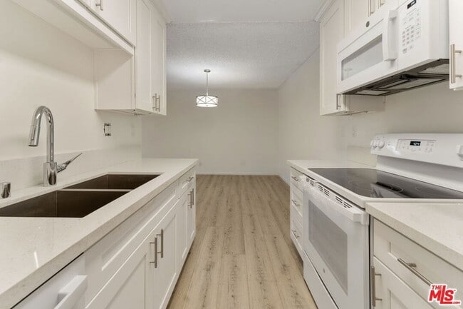 Building Photo - 1114 12th St