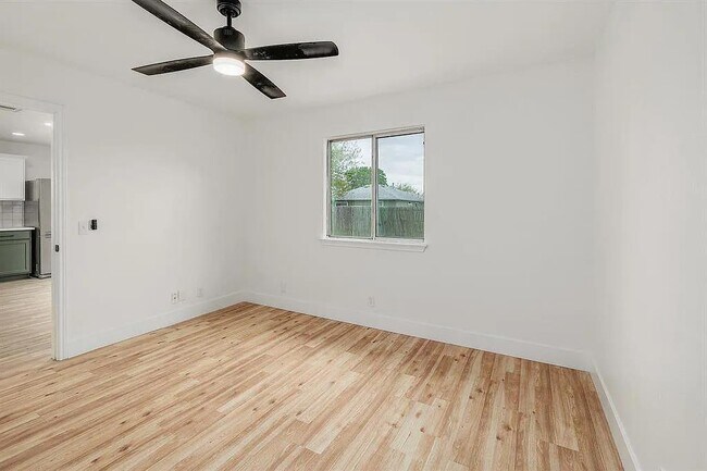 Building Photo - 16816 Jaron Dr