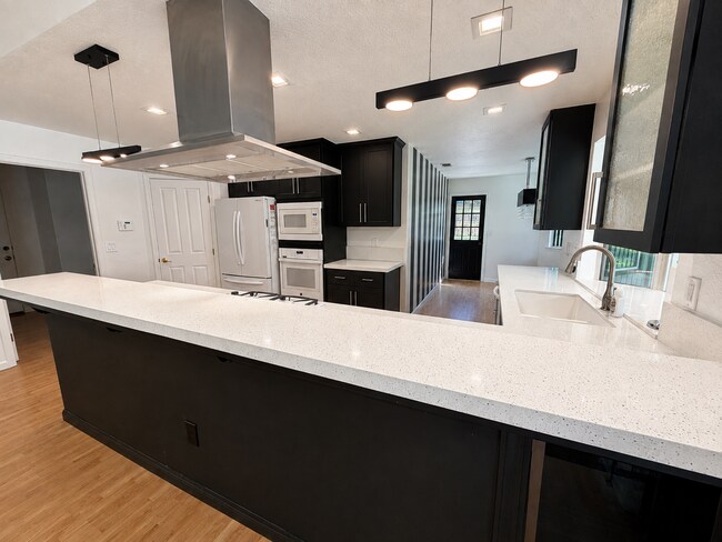 Building Photo - 8036 Glenbar Way