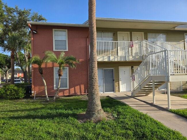 Building Photo - One Bed - One Bath - Water Front - First F...