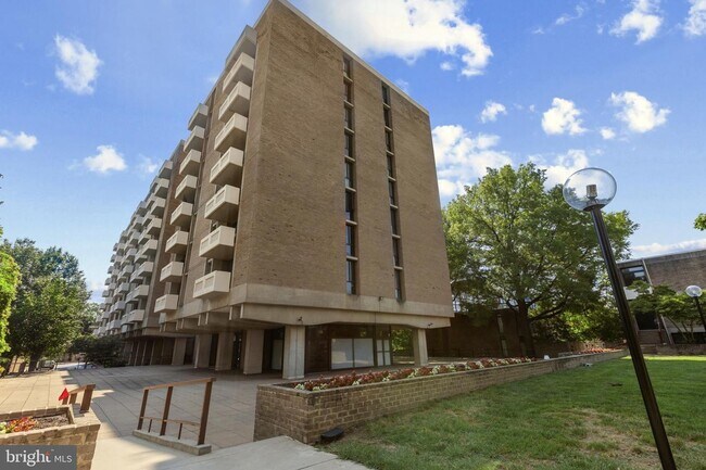 Building Photo - 240 M St SW