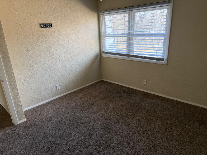 Building Photo - 2575 N Old Highway 41