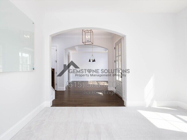 Building Photo - 631 Silva Ln