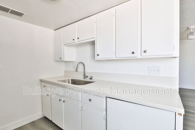 Building Photo - 1417 E Southern Ave