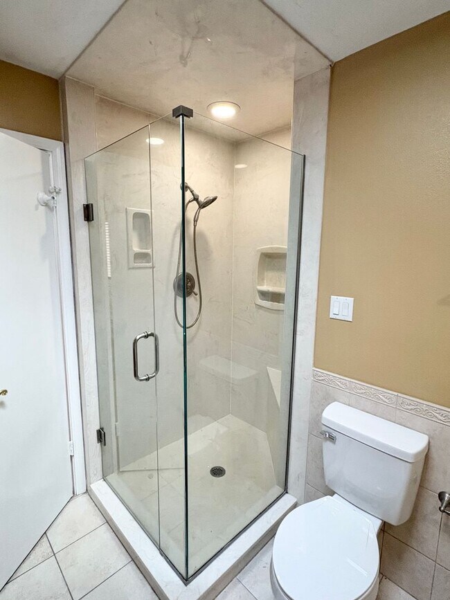 Building Photo - Pool Home in Desired SE Ocala