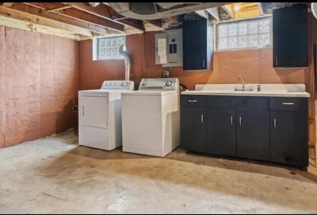 Building Photo - Stone Rental
