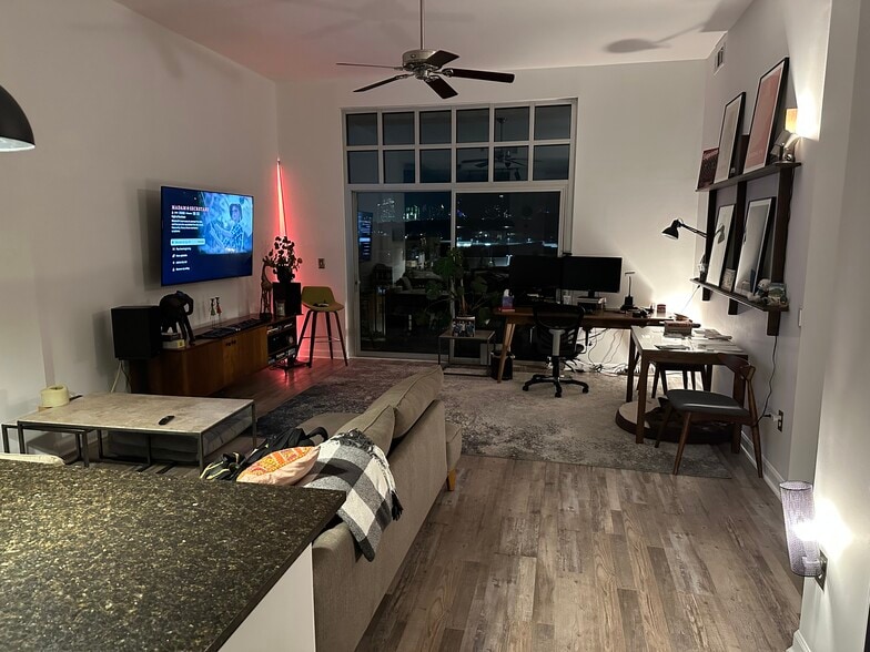 Building Photo - 711 Cosmopolitan Dr NE