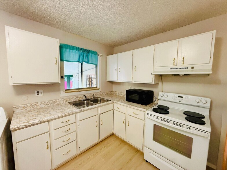 Building Photo - 2509 Royalty Ct