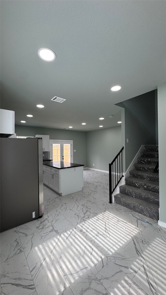 Building Photo - 121 S 10th St