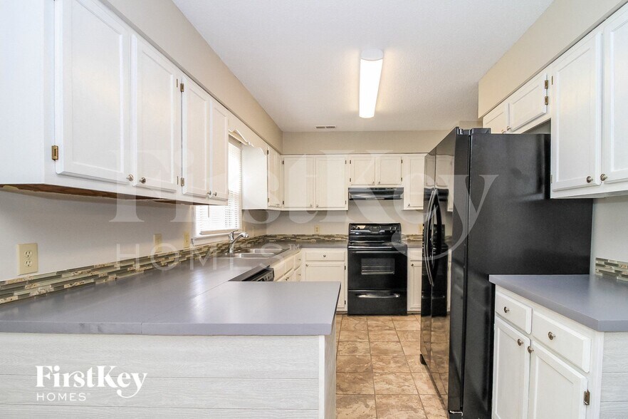 Building Photo - 7052 Avenbury Cir