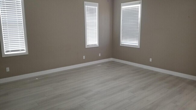 Building Photo - 2248 E Ottawa Ln