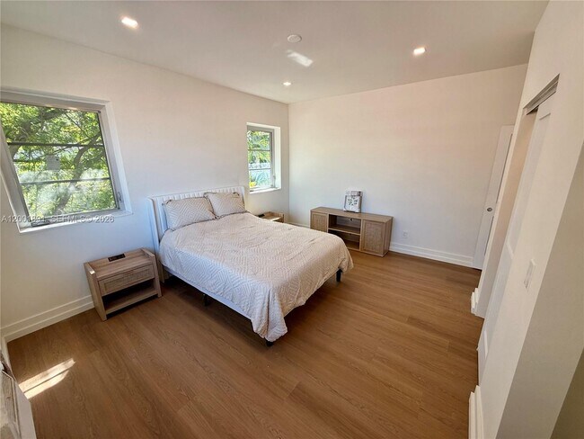 Building Photo - 1535 West Ave