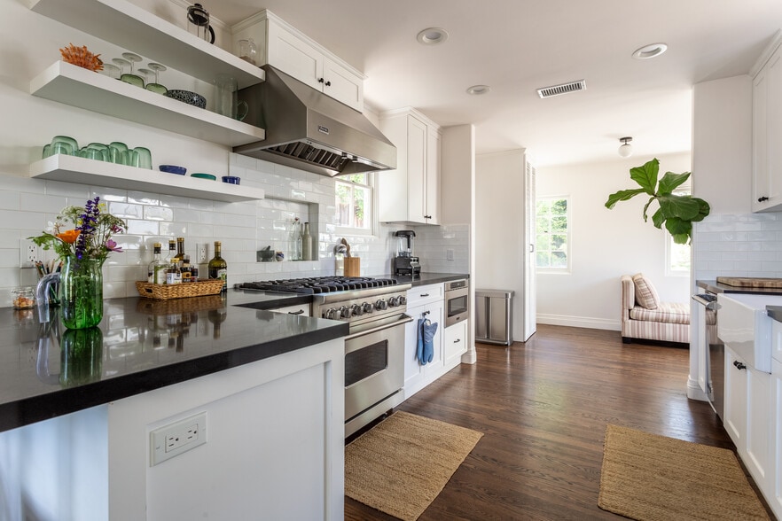 Building Photo - 1735 Bryn Mawr Ave