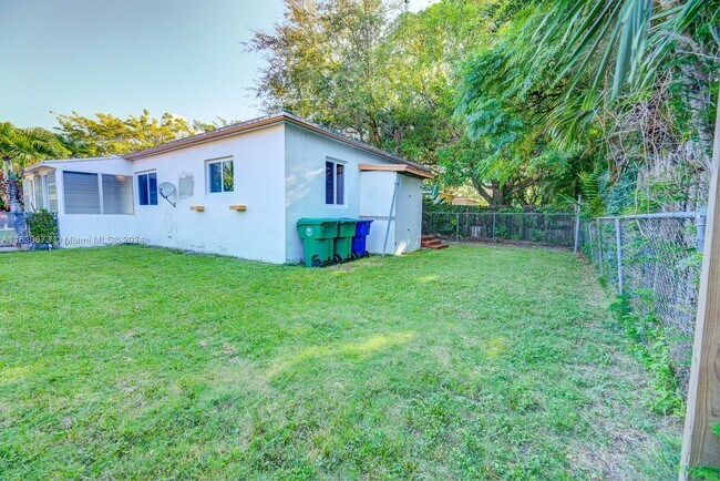 Building Photo - 1522 SW 22nd Terrace