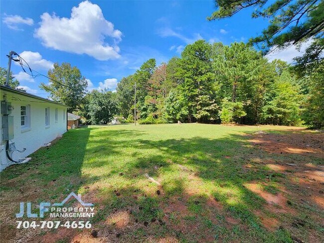 Building Photo - Fully Remodeled 3 Bed/1.5 Bath Ranch in Be...