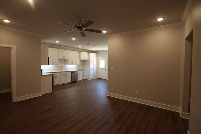 Building Photo - Luxury 3 Bedroom 2 Bath Townhomes in Bulla...