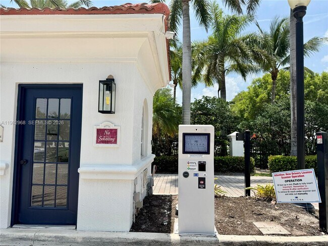 Building Photo - 1020 Villa Cir