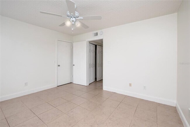 Building Photo - 4528 Commander Dr