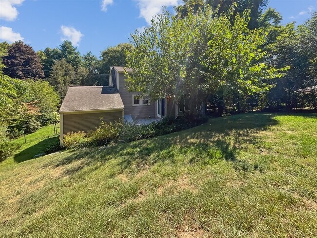 Building Photo - 312 Linden St