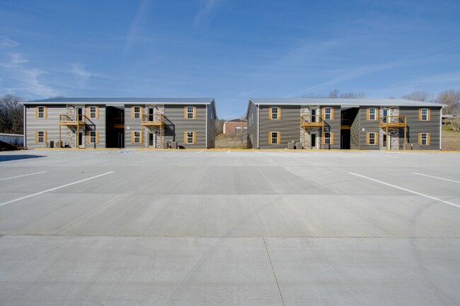 Primary Photo - 138 Main St N