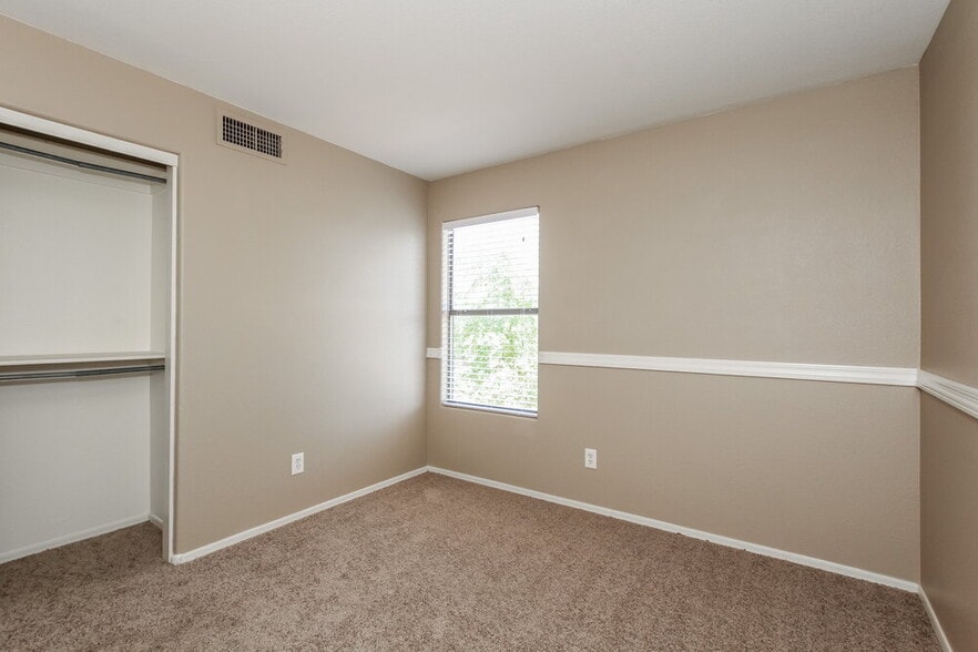 Building Photo - 2609 N 128th Dr
