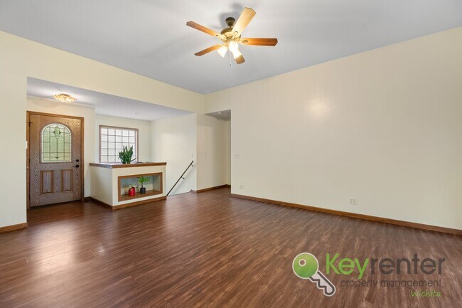 Building Photo - Beautiful 4 bed/3 bath with golf course vi...