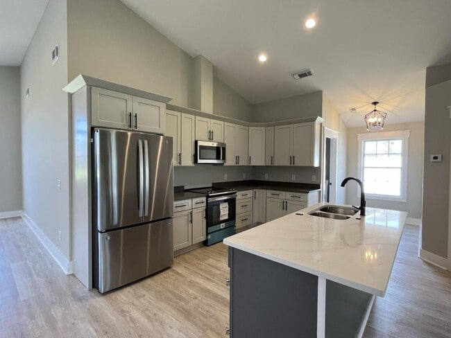 Building Photo - 4840 McCall Ln