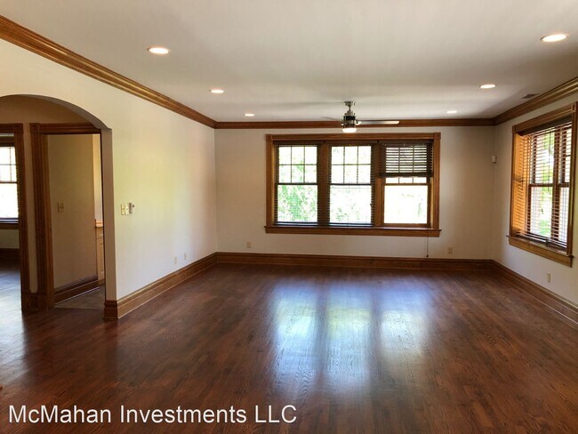 Primary Photo - 2816 S Grand Blvd