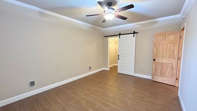 Building Photo - Stunning Cumming Executive Home, Hand Scraped Hardwoods, Custom Upgrades!