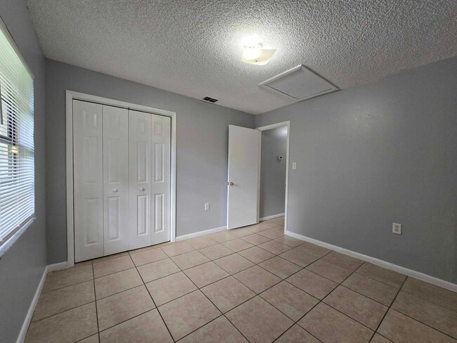 Building Photo - 3210-3212 Julia Ct