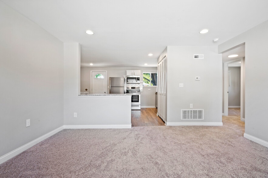 Building Photo - 135 Walnut St