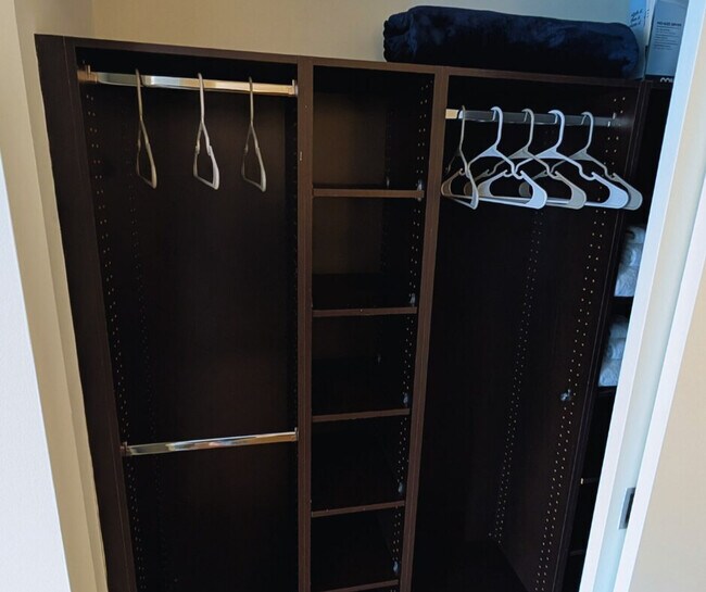 Building Photo - 900 10th St NW