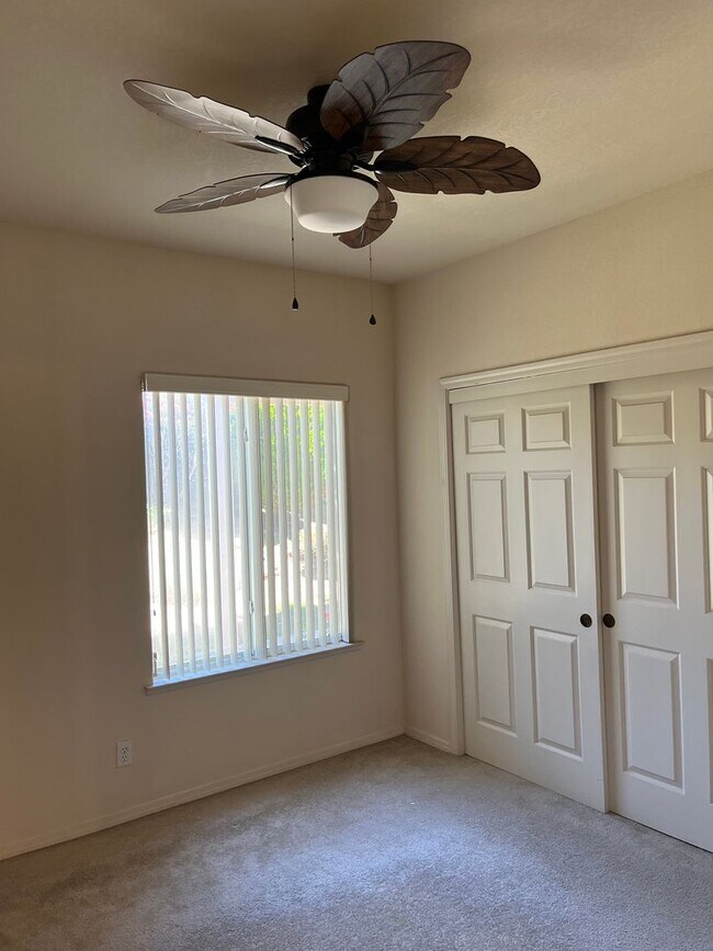 Building Photo - Spacious 3 Bedroom, 2-bathroom Beautiful H...